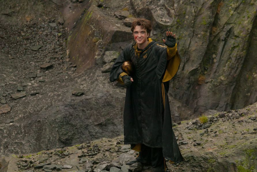 robert pattinson on the set of harry potter and the goblet of fire