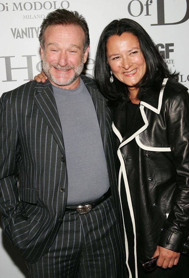 robin williams smiling for a photo while embracing his wife