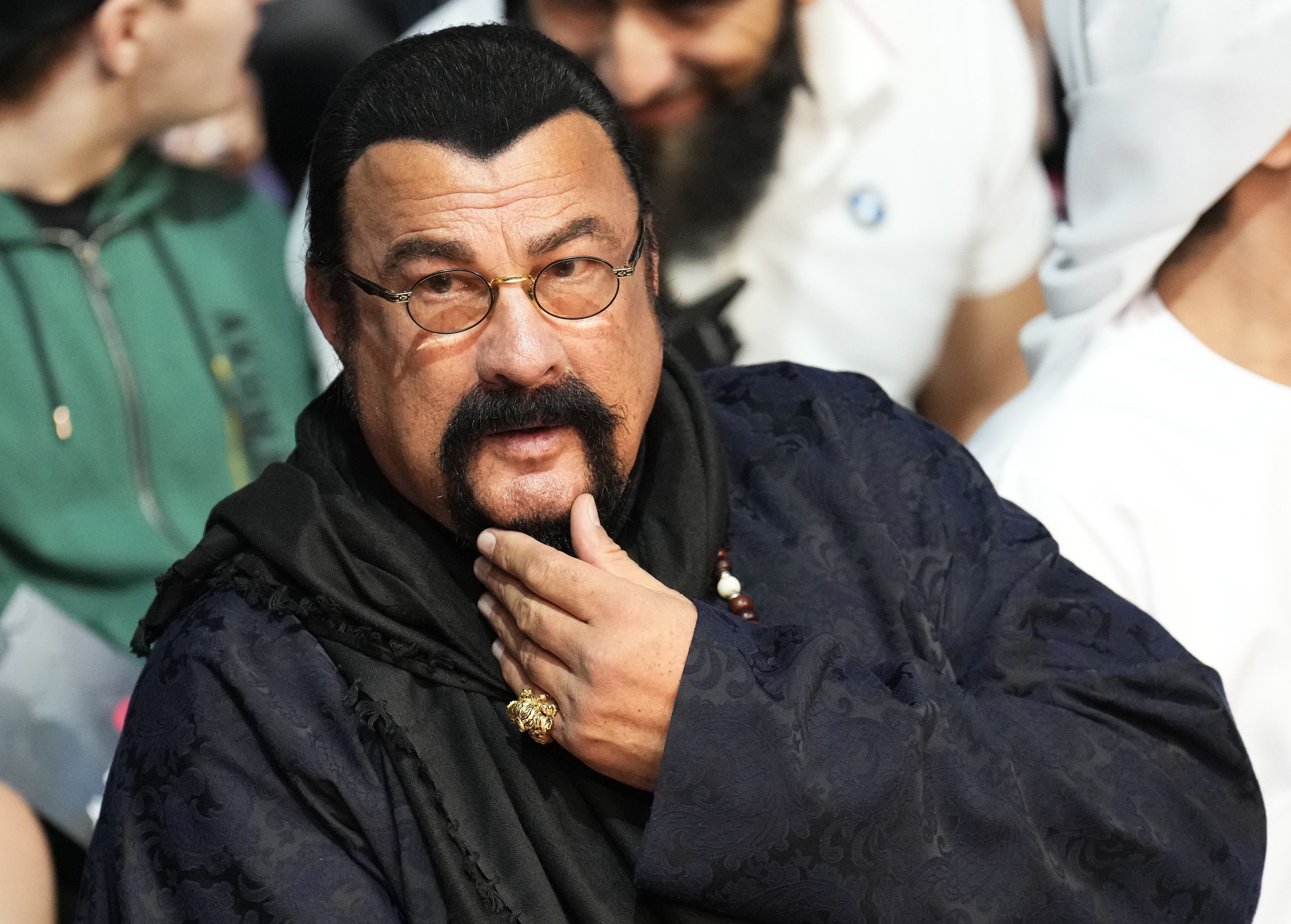 STEVEN SEAGAL Tiene Un Estilo De LUCHA LETAL P Gina 2 Forocoches   Actor Steven Seagal Is Seen In Attendance During The Ufc News Photo 1682503406 