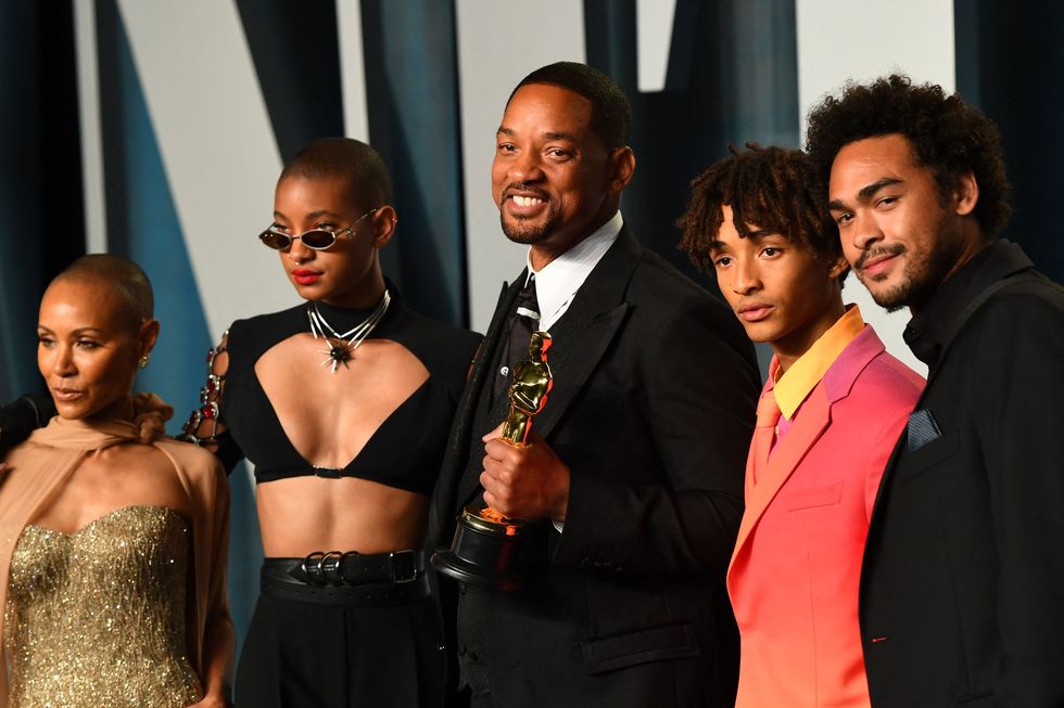 jada pinkett smith, willow smith, will smith, jaden smith, and trey smith standing on a stage, with will smith holding an oscar statuette
