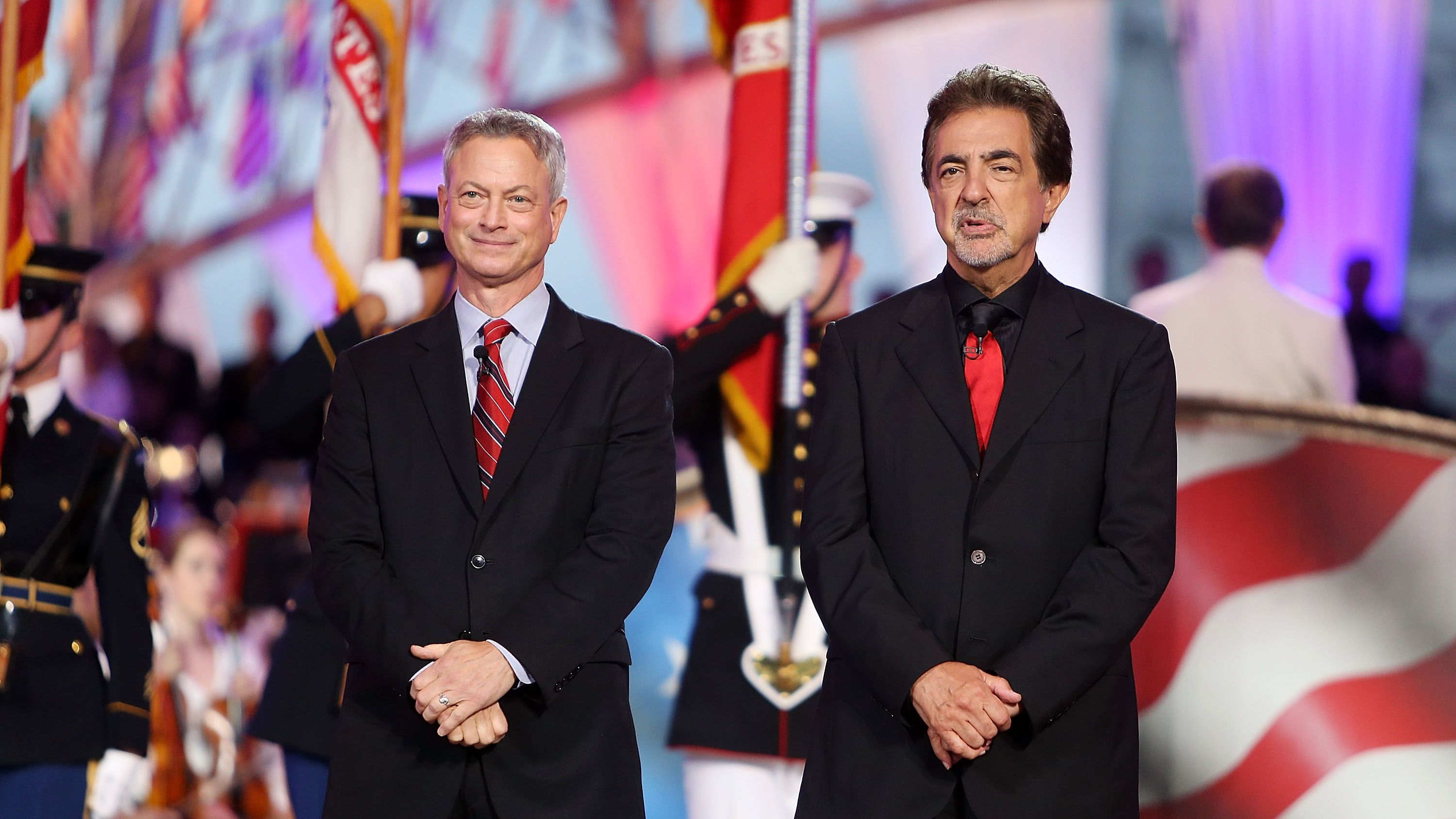 https://hips.hearstapps.com/hmg-prod/images/actors-and-co-hosts-gary-sinise-and-joe-mantegna-onstage-at-news-photo-1590070449.jpg?crop=1xw:0.7975xh;center,top