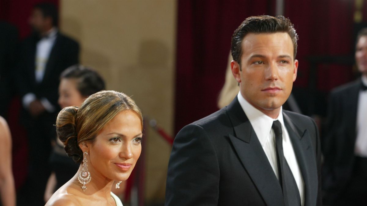 preview for Jennifer Lopez & Ben Affleck Photographed Together As Alex Rodriguez Posted About "Clearing Out" His Life
