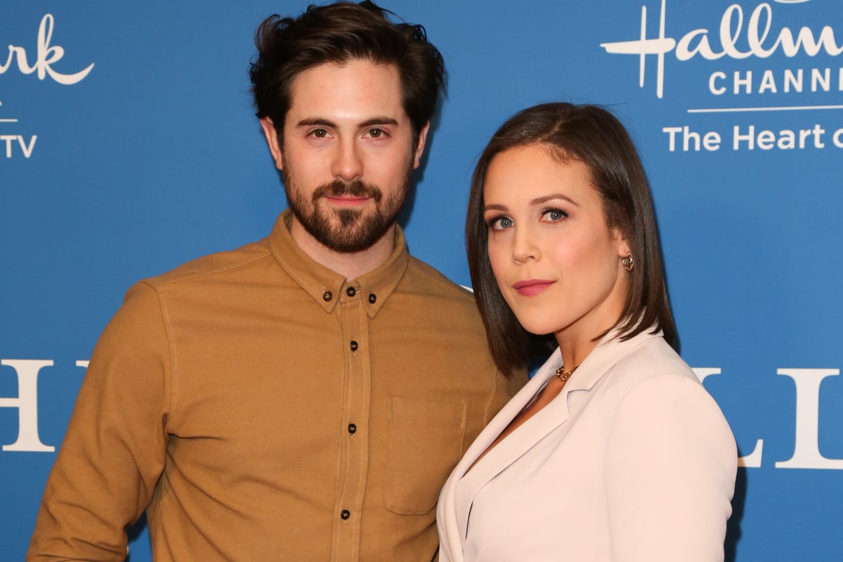 preview for Meet the “When Calls the Heart” Cast