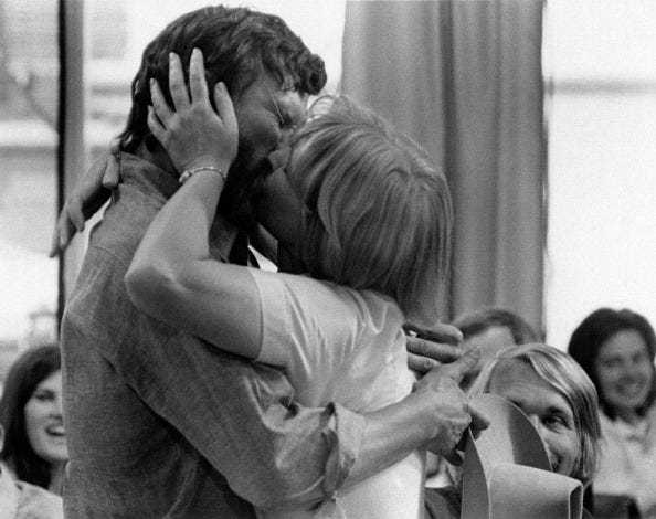 ellen burstyn and kris kristofferson kissing passionately