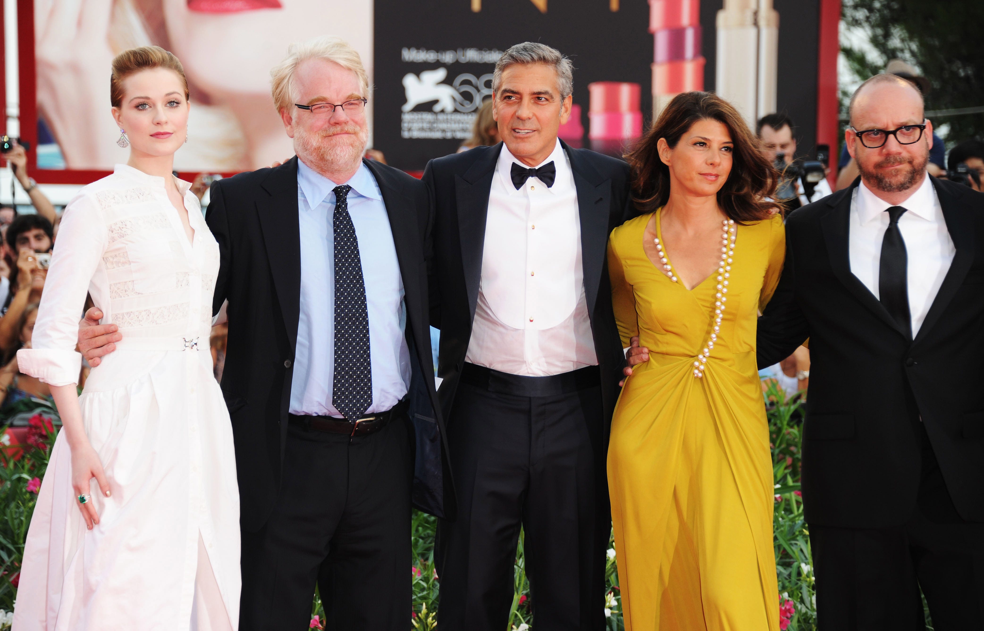 evan rachel wood, philip seymour hoffman, george clooney, marisa tomei and paul giamatti stand in a line and pose for photos