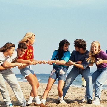 ian ziering, gabrielle carteris, brian austin green, tori spelling, shannen doherty, jason priestley, jennie garth, and luke perry in character for beverly hills 90210