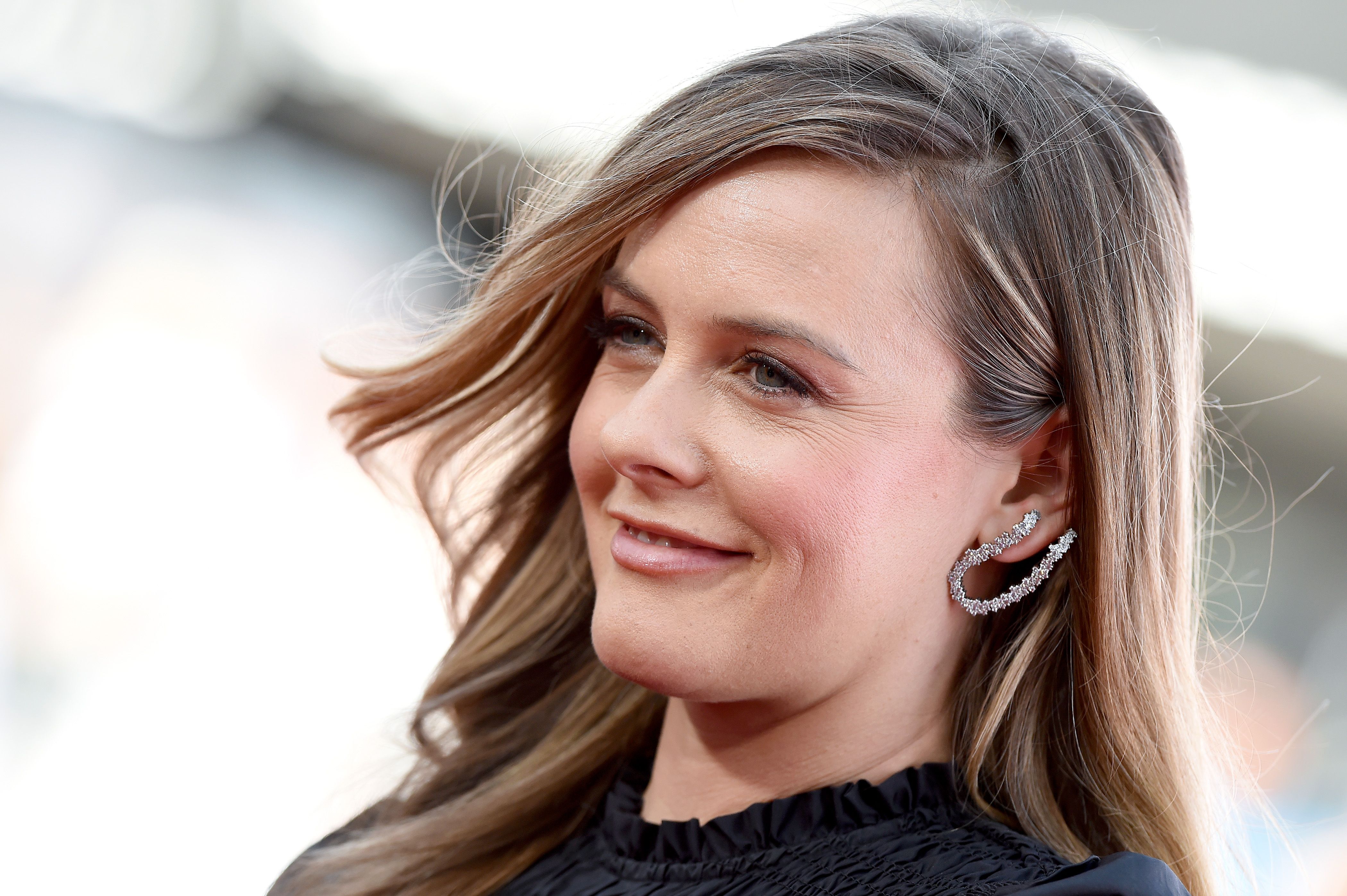 Alicia Silverstone, 45, Flaunts Epic Abs, Legs In Bikini IG Photo