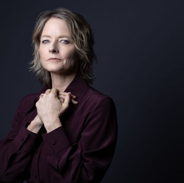 jodie foster looking ahead for a portrait photo and clasping her hands