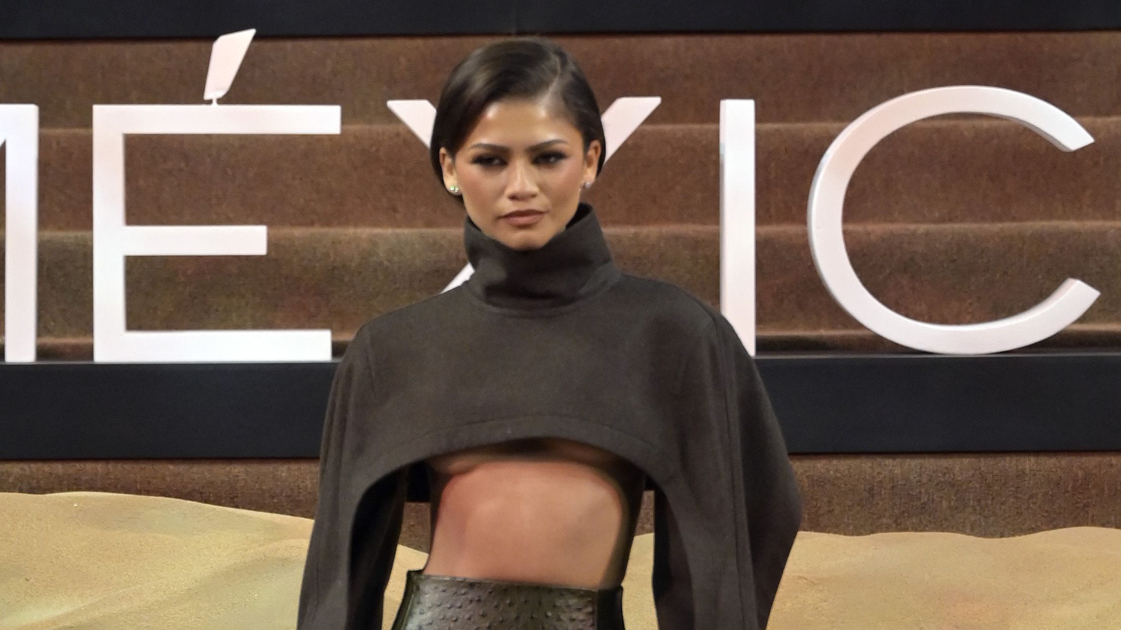 https://hips.hearstapps.com/hmg-prod/images/actress-and-singer-zendaya-maree-stoermer-poses-for-a-news-photo-1707310597.jpg?crop=1xw:0.38474xh;center,top