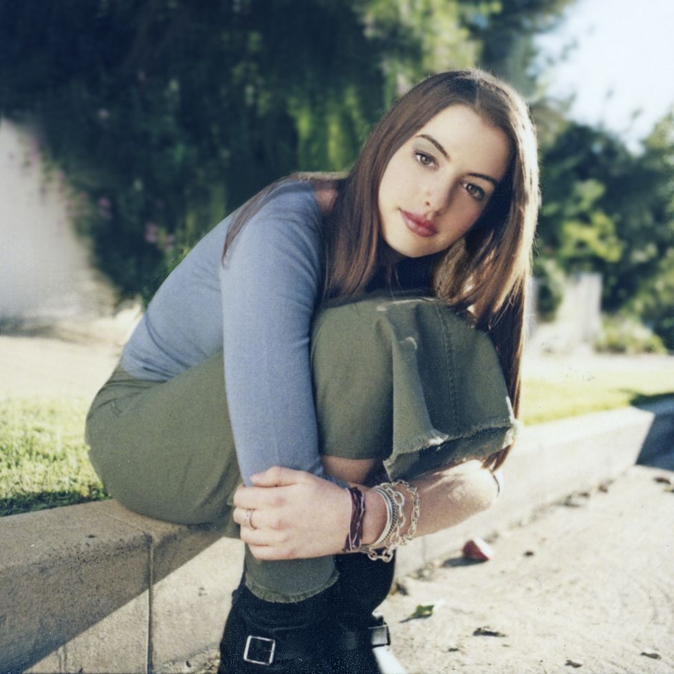 anne hathaway portrait session for "get real" show in 1999