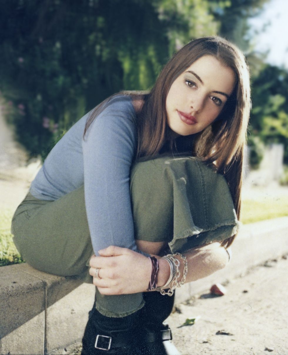 anne hathaway portrait session for get real show in 1999