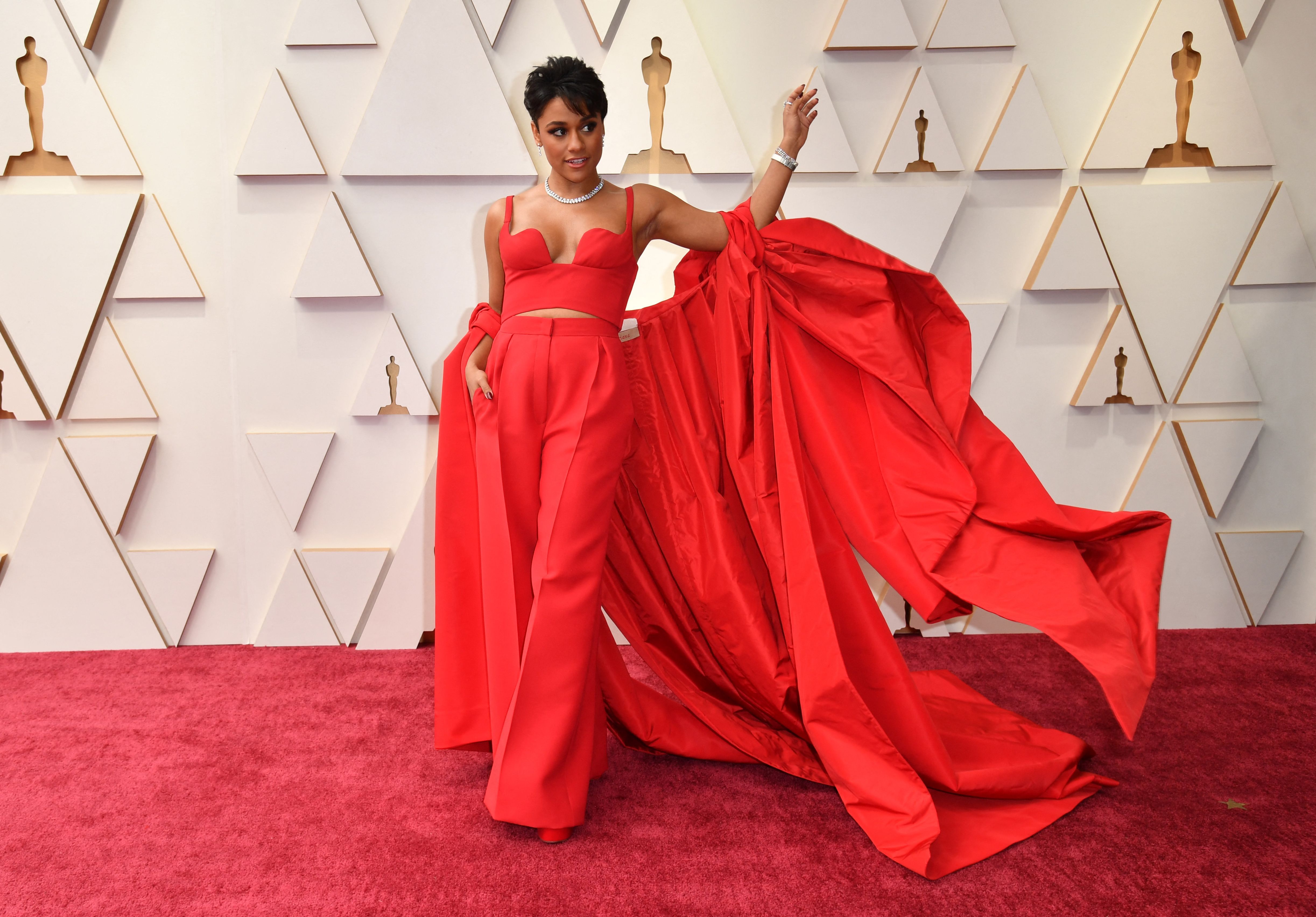 Oscars Red Carpet 2022: The Academy Awards 2022 Style Trend Is the Dramatic  Red Dress—See Pics