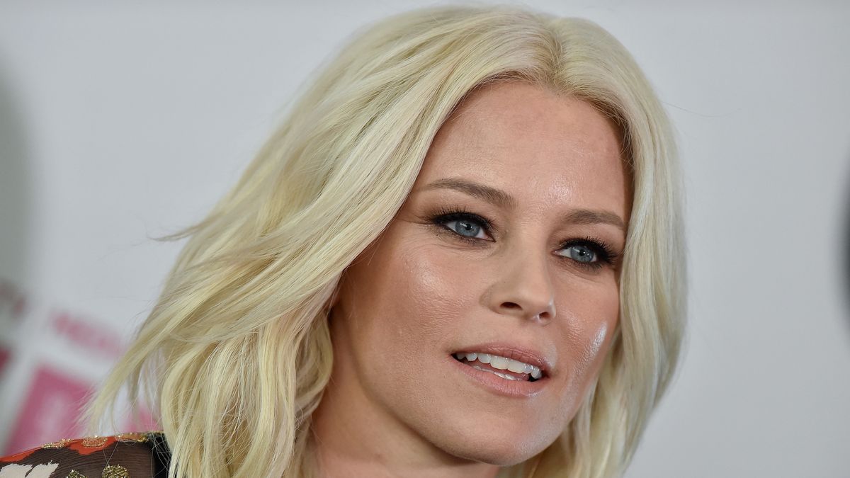 preview for Elizabeth Banks at the 2014 American Music Awards