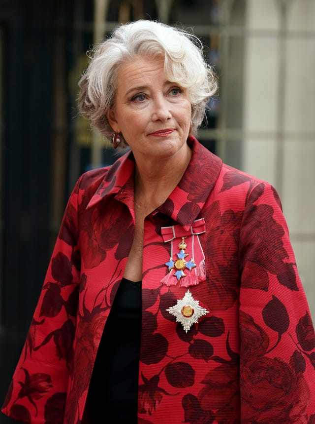 emma thompson lega a westmister para la coronación de carlos iii