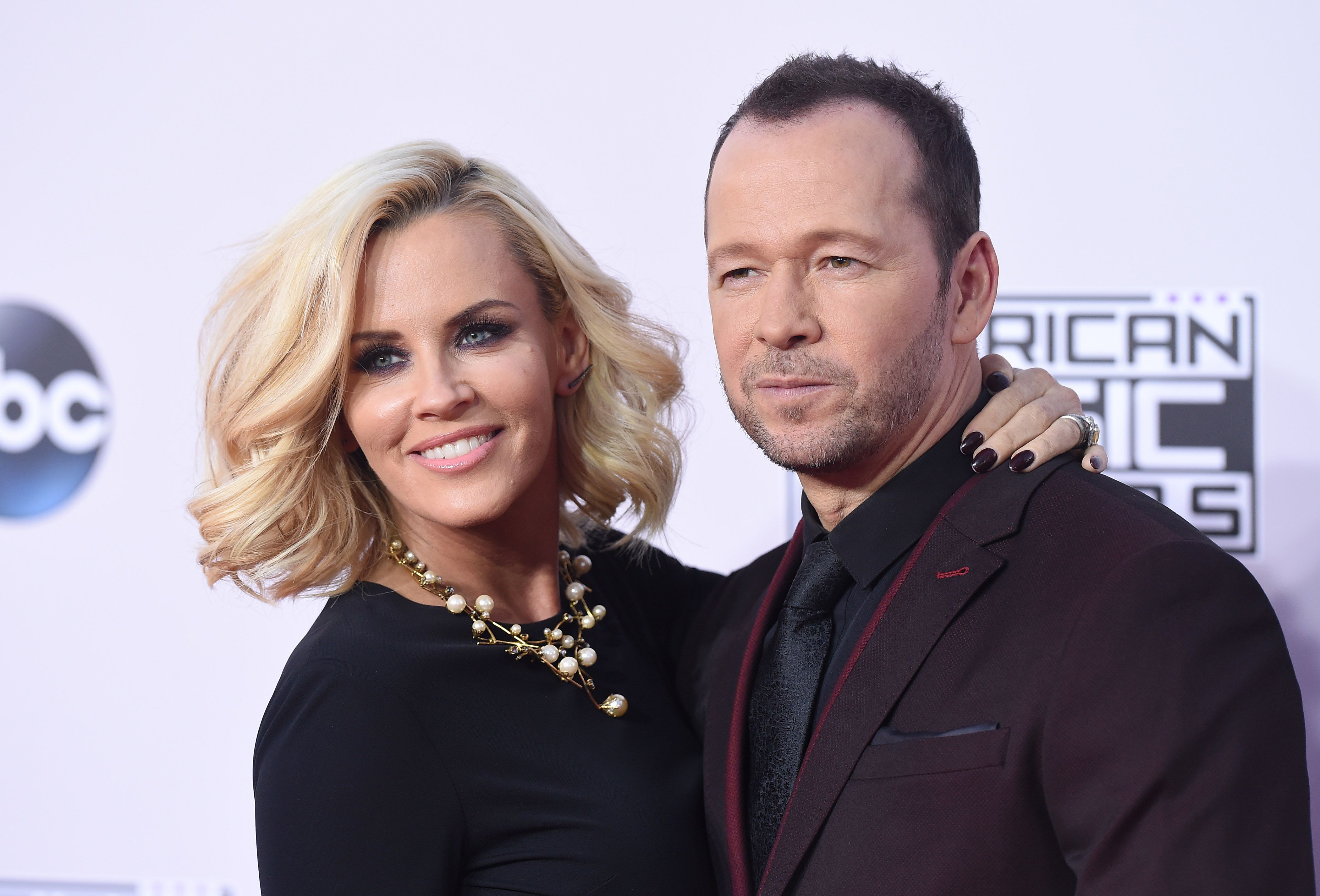4200px x 2852px - Jenny McCarthy And Donny Wahlberg Go Nude For Formless Beauty Pic