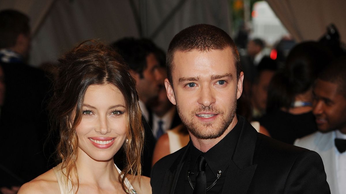 preview for Justin Timberlake Gets HANDSY With Co-Star!