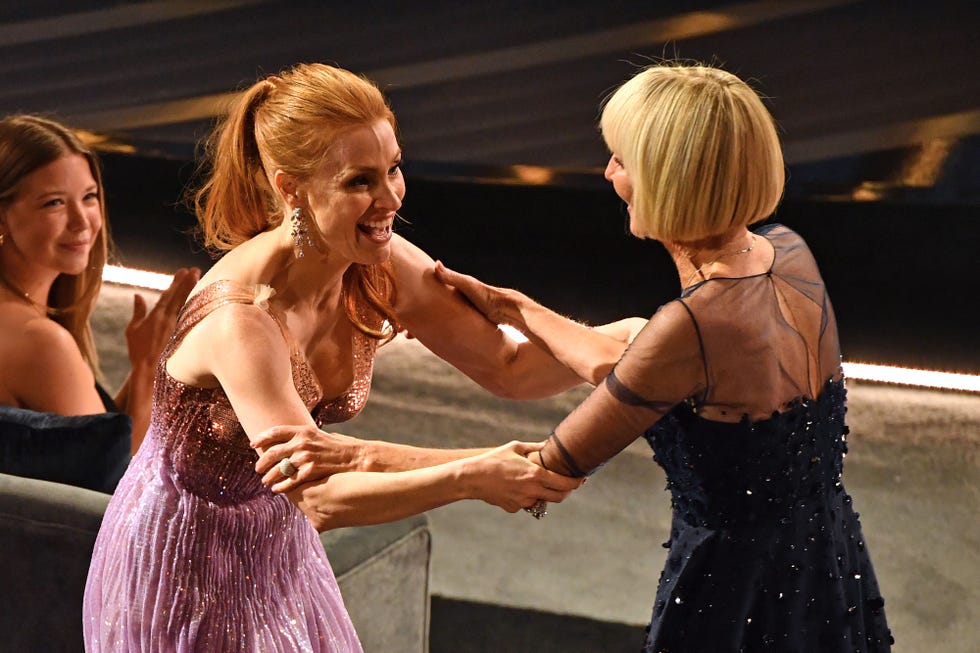 jessica chastain celebrando el oscar al maquillaje de los ojos de tammy faye