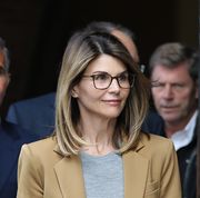 felicity huffman, lori loughlin arrive at boston court for college cheating case