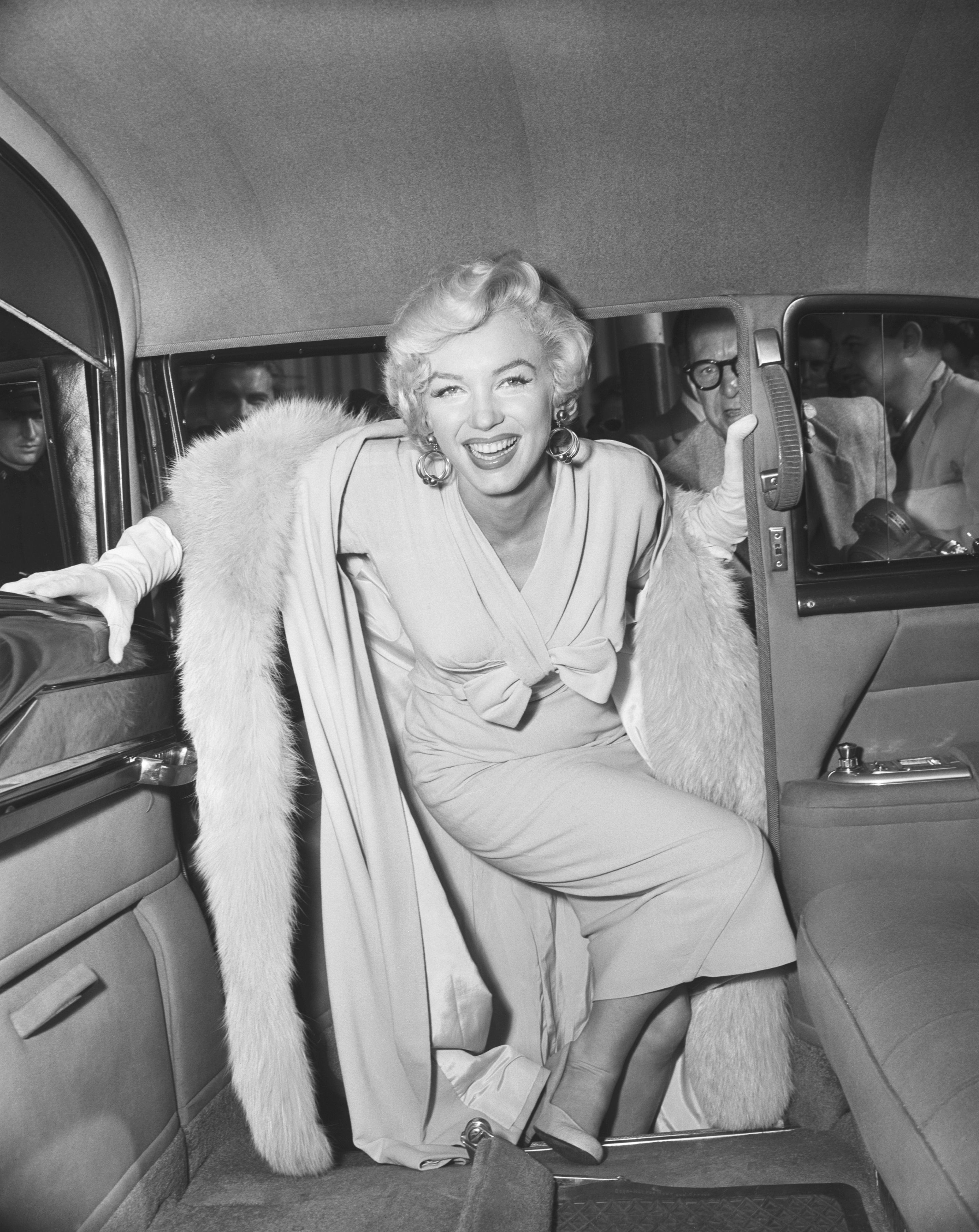 18 Iconic Marilyn Monroe Outfits You Forgot About