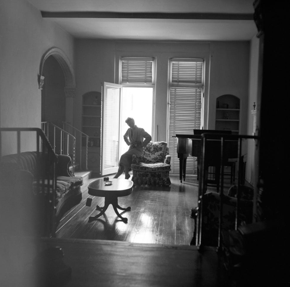 marilyn monroe in her new apartment