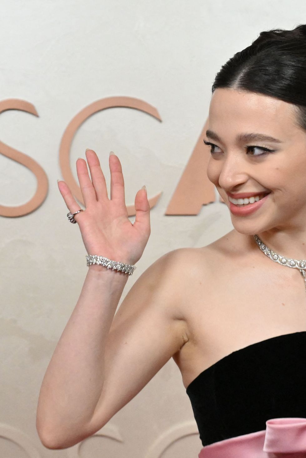 best oscars jewellery mikey madison in tiffiany