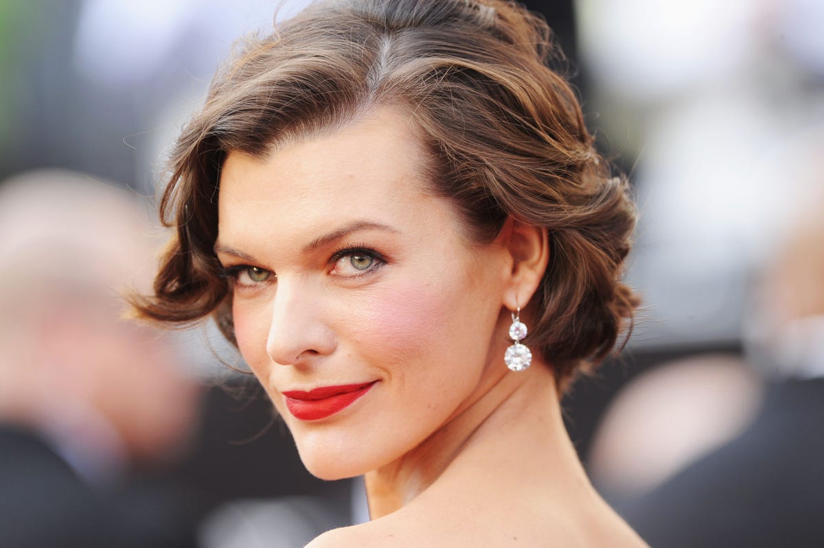 actress-milla-jovovich-arrives