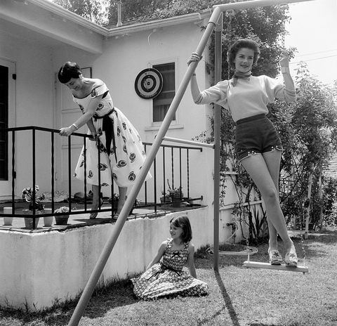 natalie wood with her mother and sister