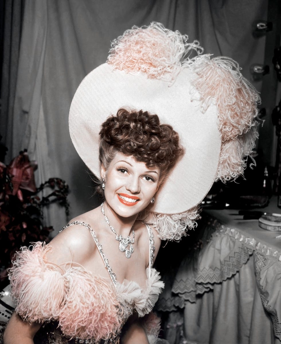 Los looks inolvidables de Rita Hayworth, la diva de Hollywood en los años 40