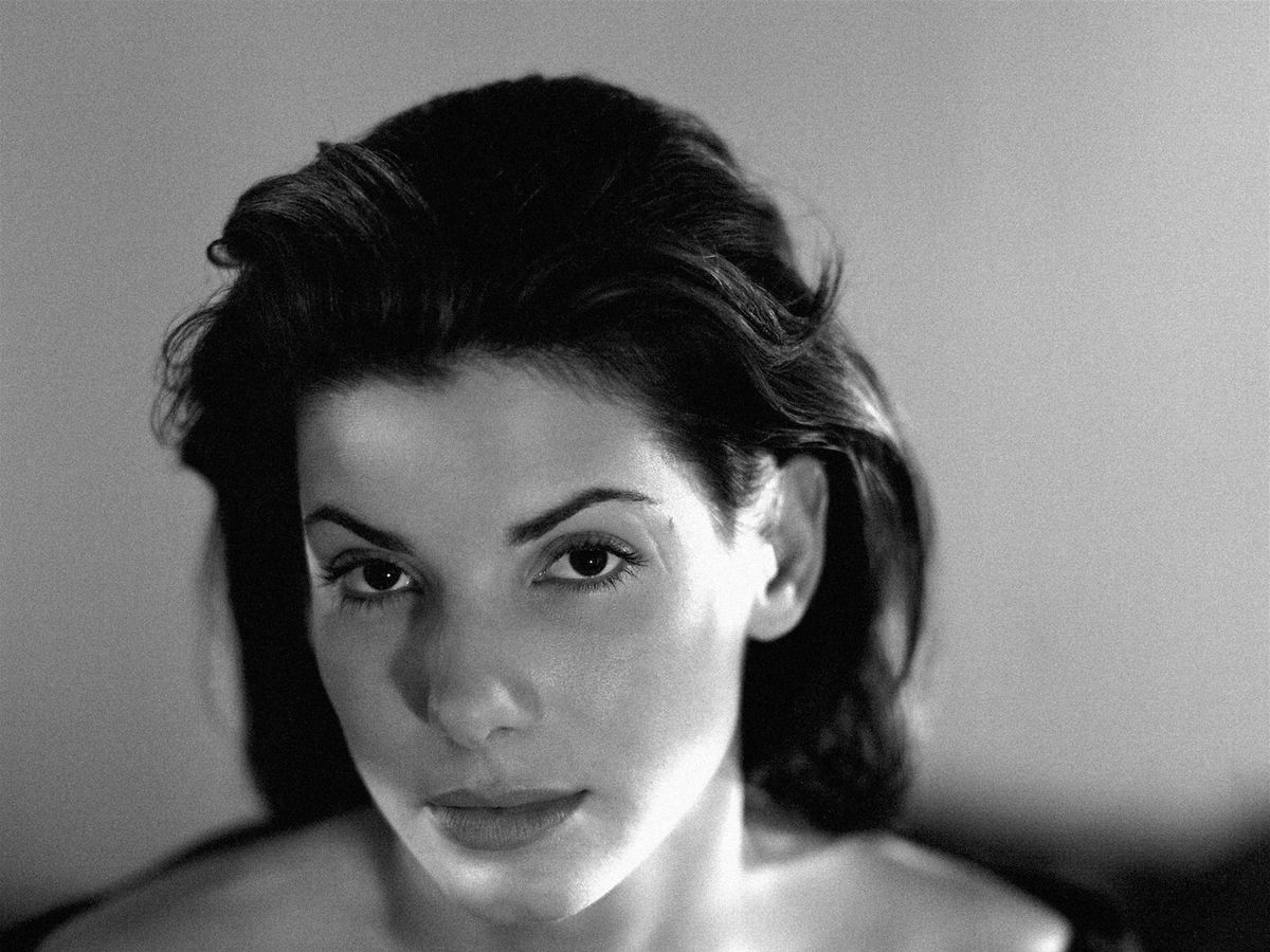 https://hips.hearstapps.com/hmg-prod/images/actress-sandra-bullock-poses-for-a-photo-shoot-in-1993-at-news-photo-1659553033.jpg?crop=1xw:0.70473xh;center,top&resize=1200:*