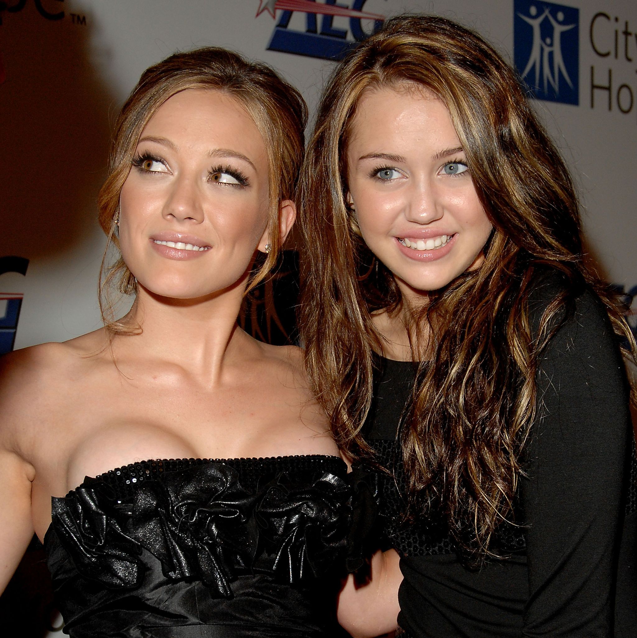 Hilary Duff and Miley Cyrus in 2007