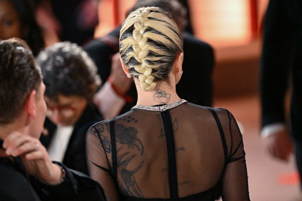 Lady Gaga Removed Her Make-up For A Raw Performance At The Oscars