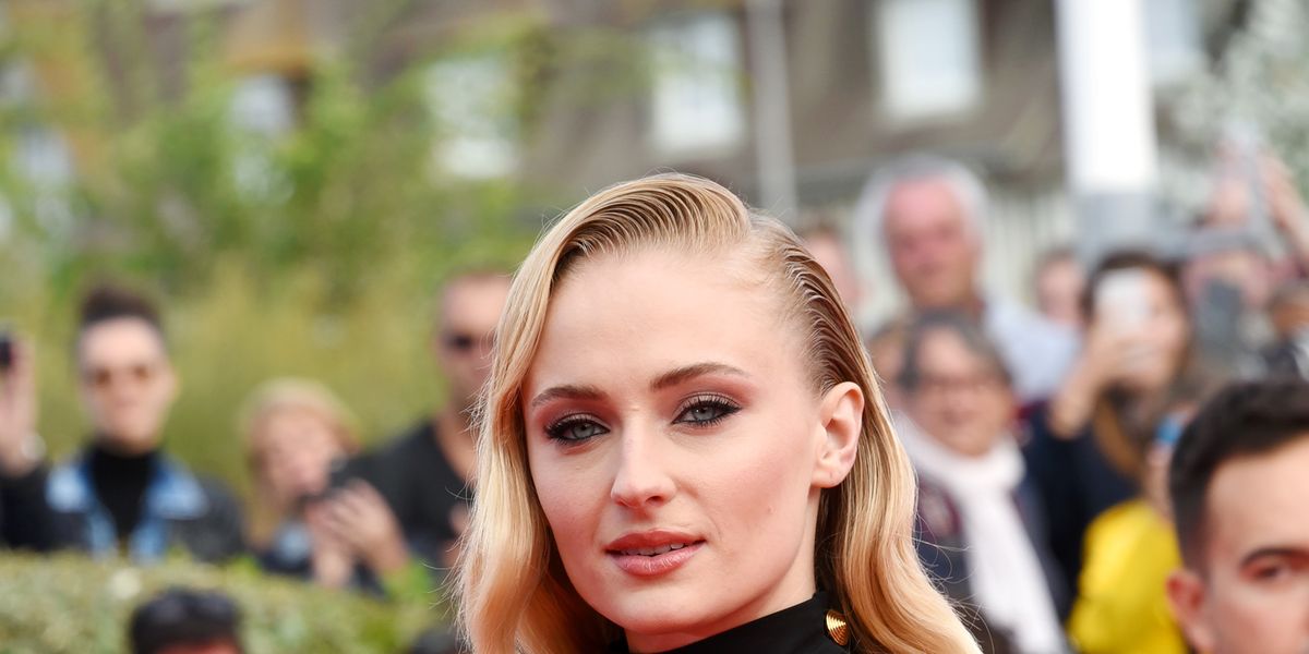 Sophie Turner's Most Daring Beauty Moments, From Fiery Red Curls to  Platinum Blonde Waves