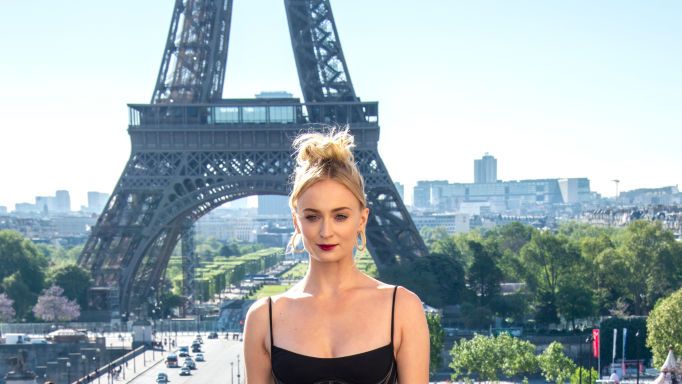 Baazaar Network Xxx Vudeo - Sophie Turner Wears a Mini Mugler Dress in Paris to Promote X-Men: Dark  Phoenix Event