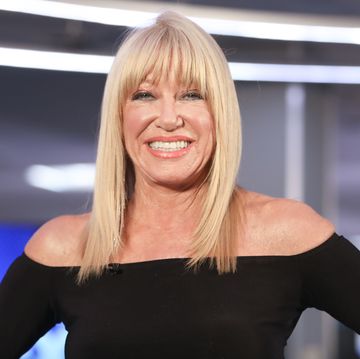 suzanne somers visits “extra”