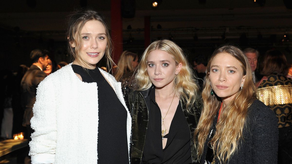 preview for Elizabeth Olsen Got Media-Trained by Her “Notoriously Tight-Lipped” Sisters Mary-Kate and Ashley