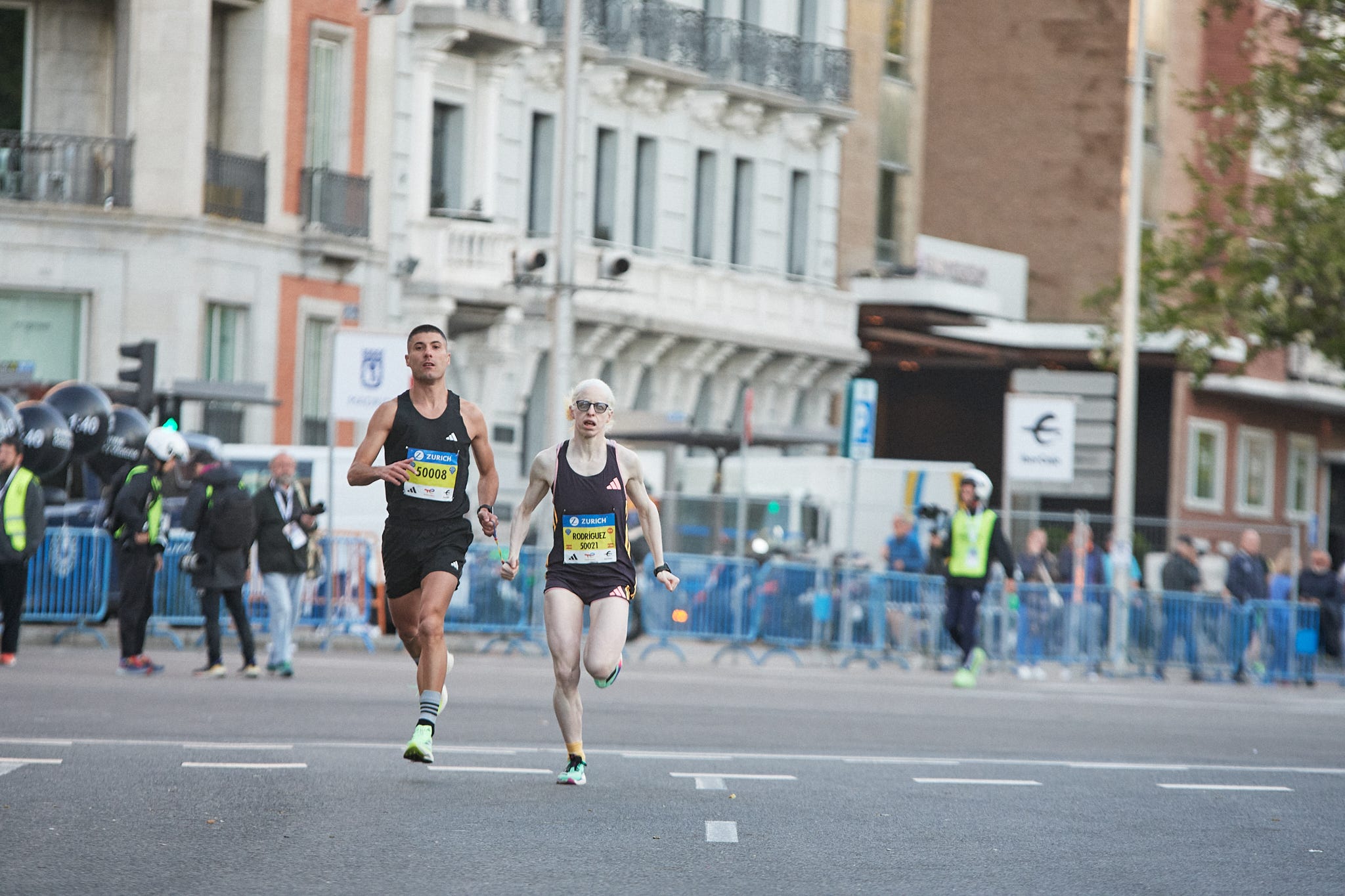 la triatleta susana rodriguez durante el 10 de la 46 edición de la carrera zurich rock 'n' roll running series maraton madrid 2024