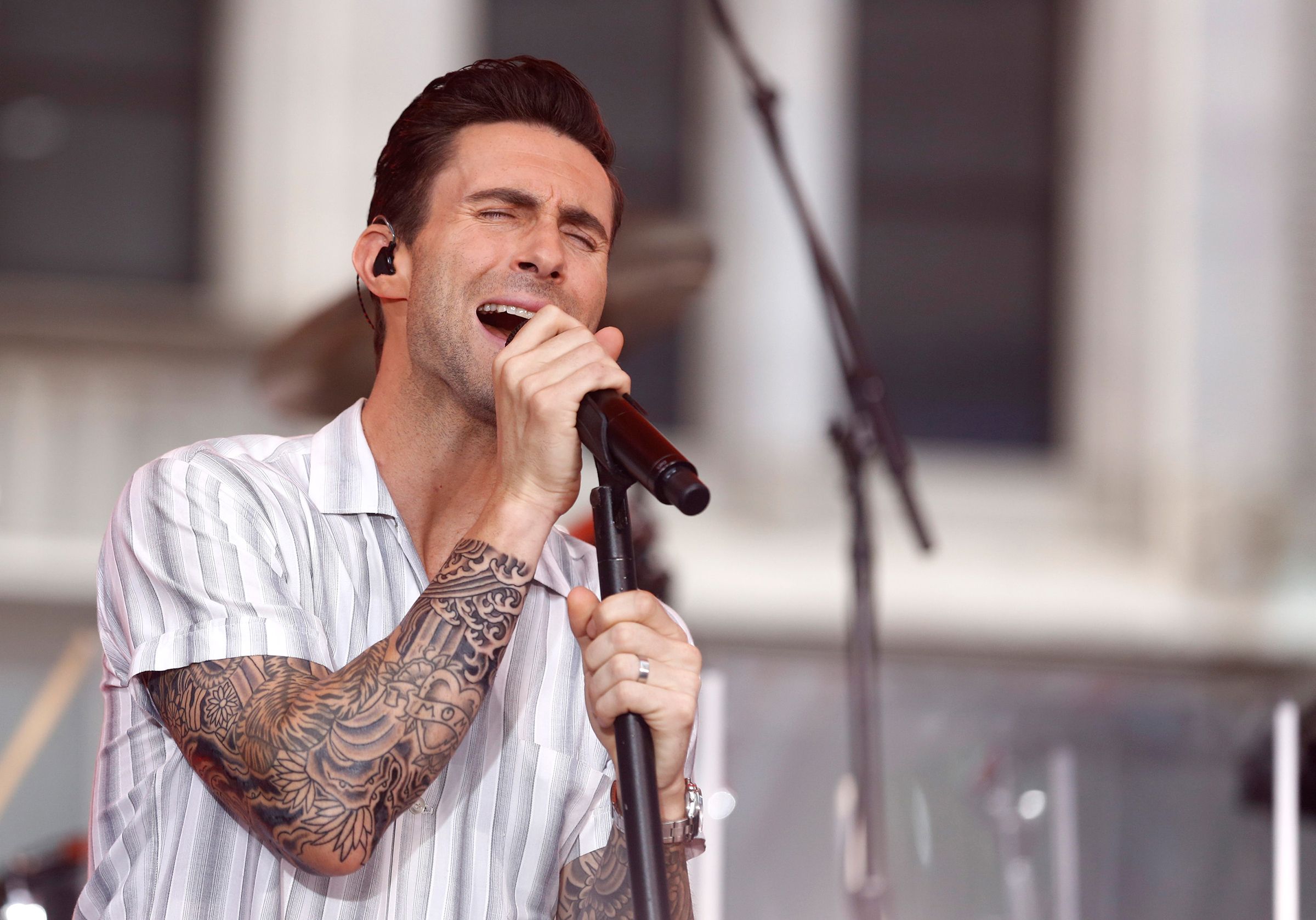 Adam Levine Maroon 5 singer shows off tattoos during shirtless workout   newscomau  Australias leading news site