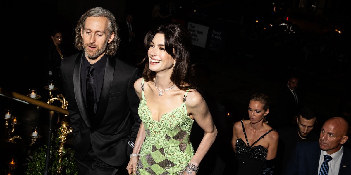 Anne Hathaway's Dating History Is Absolutely Wild