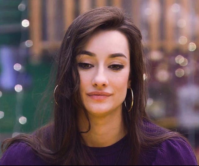 Hair, Face, Eyebrow, Lip, Hairstyle, Beauty, Chin, Long hair, Layered hair, Brown hair, 