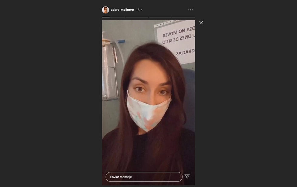 adara molinero, en el hospital con su hijo, martín, por un problema de salud