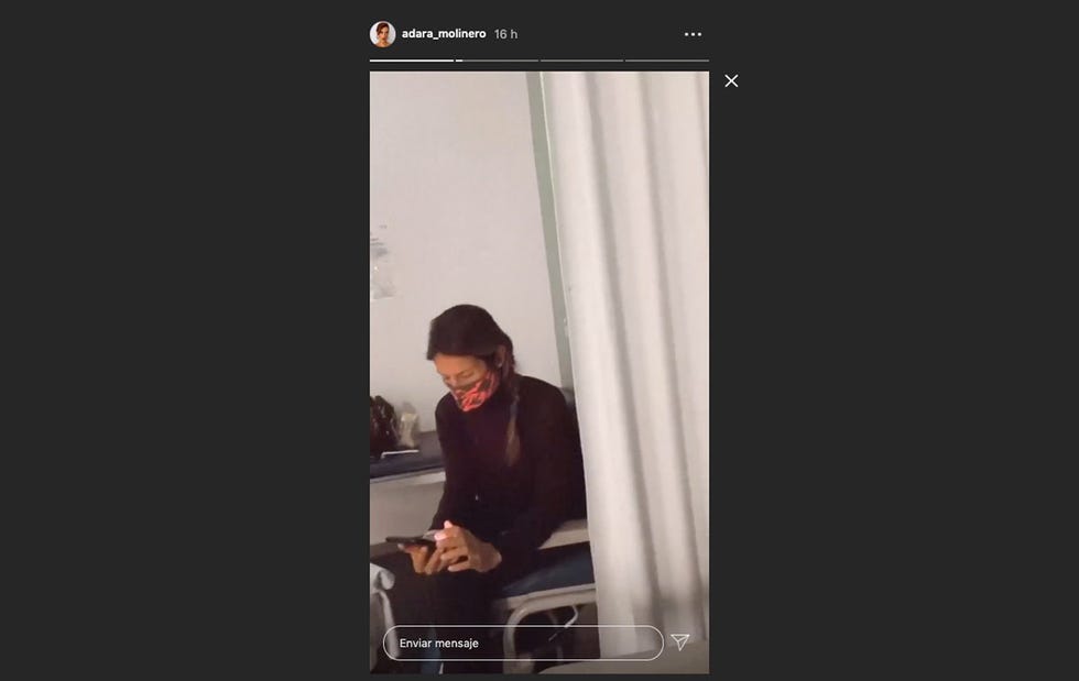 adara molinero, en el hospital con su hijo, martín, por un problema de salud