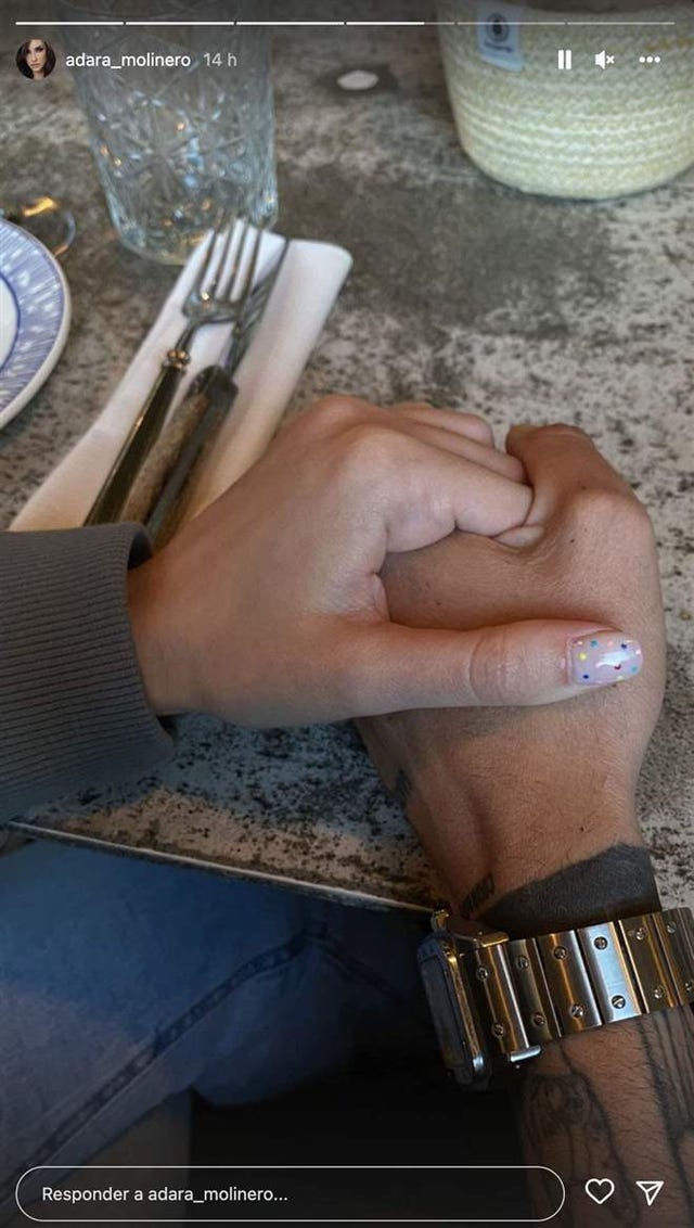 adara molinero y rodri fuertes celebran su reconciliación con una foto cogidos de la mano en instagram