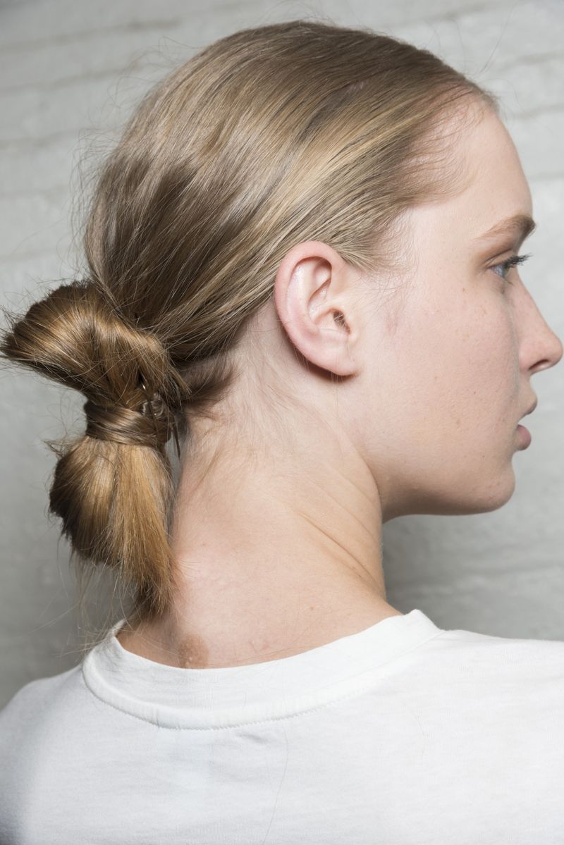 Hair, Hairstyle, Neck, Face, Ear, Chin, Shoulder, Chignon, Beauty, Skin, 
