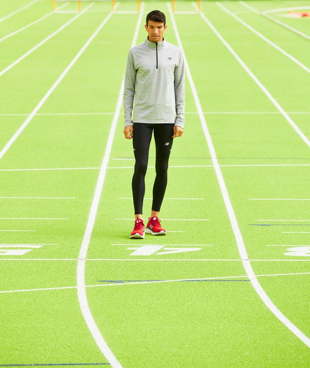 el atleta adel mechaal posa en la pista de vallehermoso durante una sesión fotográfica para runner's world