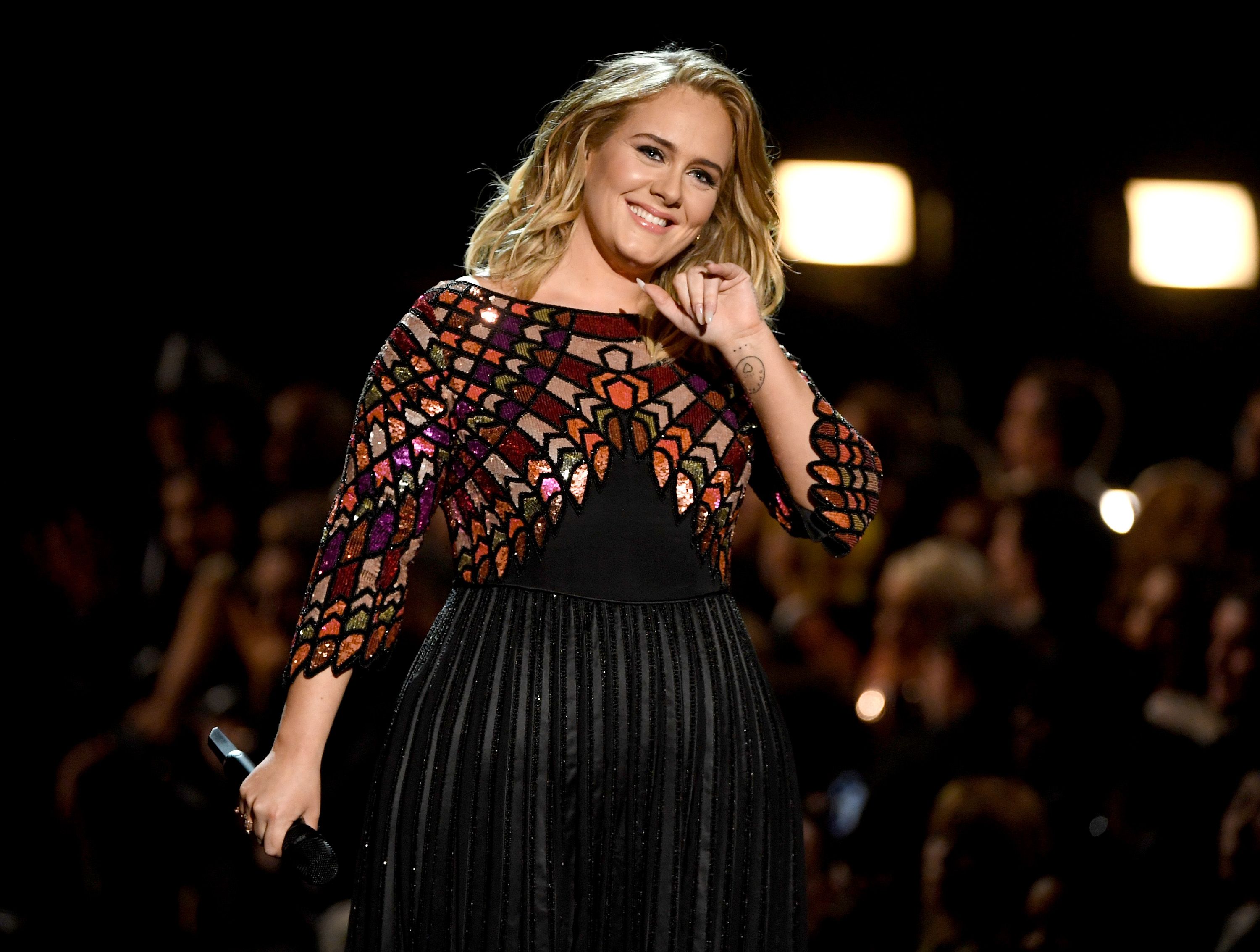 Oscar 2020: Adele presume cintura de avispa en el after party