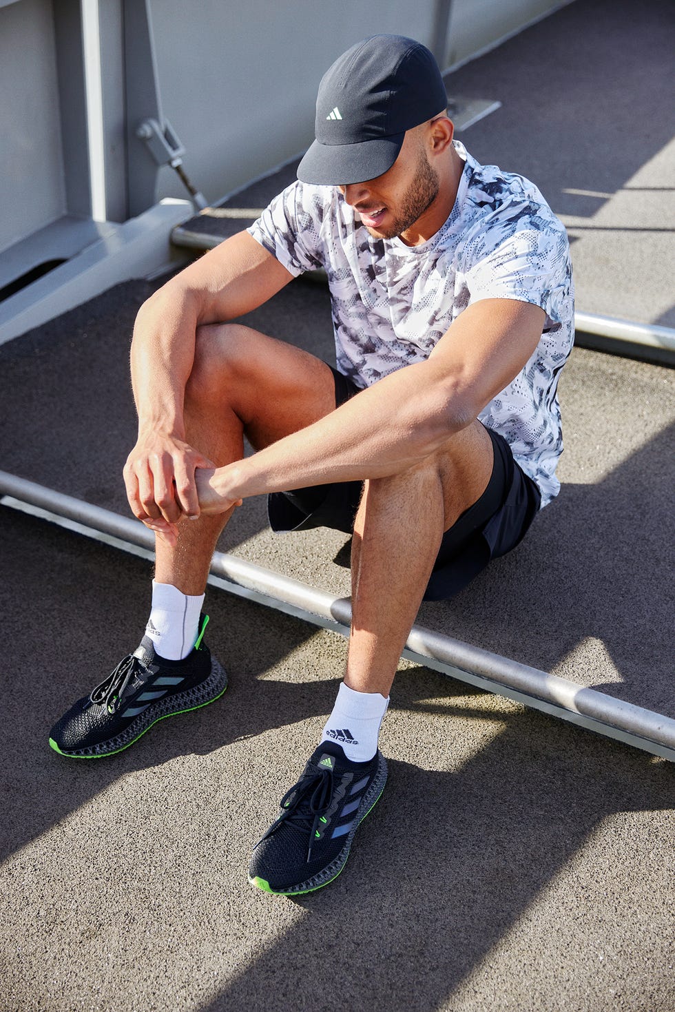 corredor descansando con las nuevas adidas Ankle 4dfwd