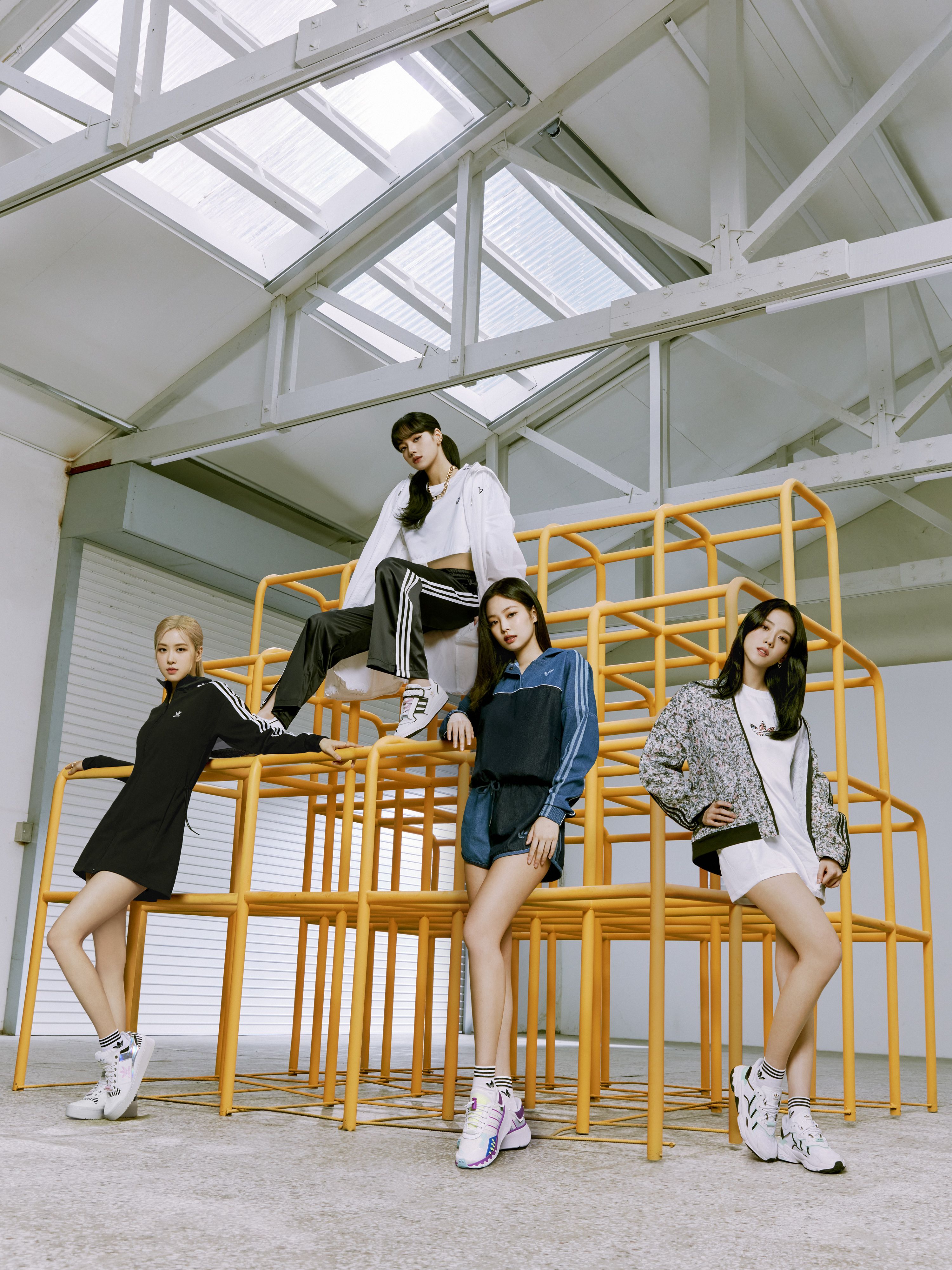 BLACKPINK示範運動風穿搭！Adidas Originals 2021春季女裝系列新登場