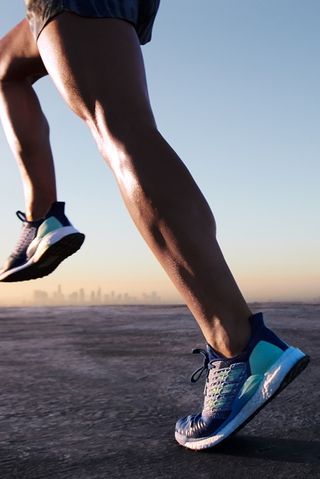 Human leg, Leg, Calf, Footwear, Recreation, Running, Ankle, Thigh, Shoe, Foot, 