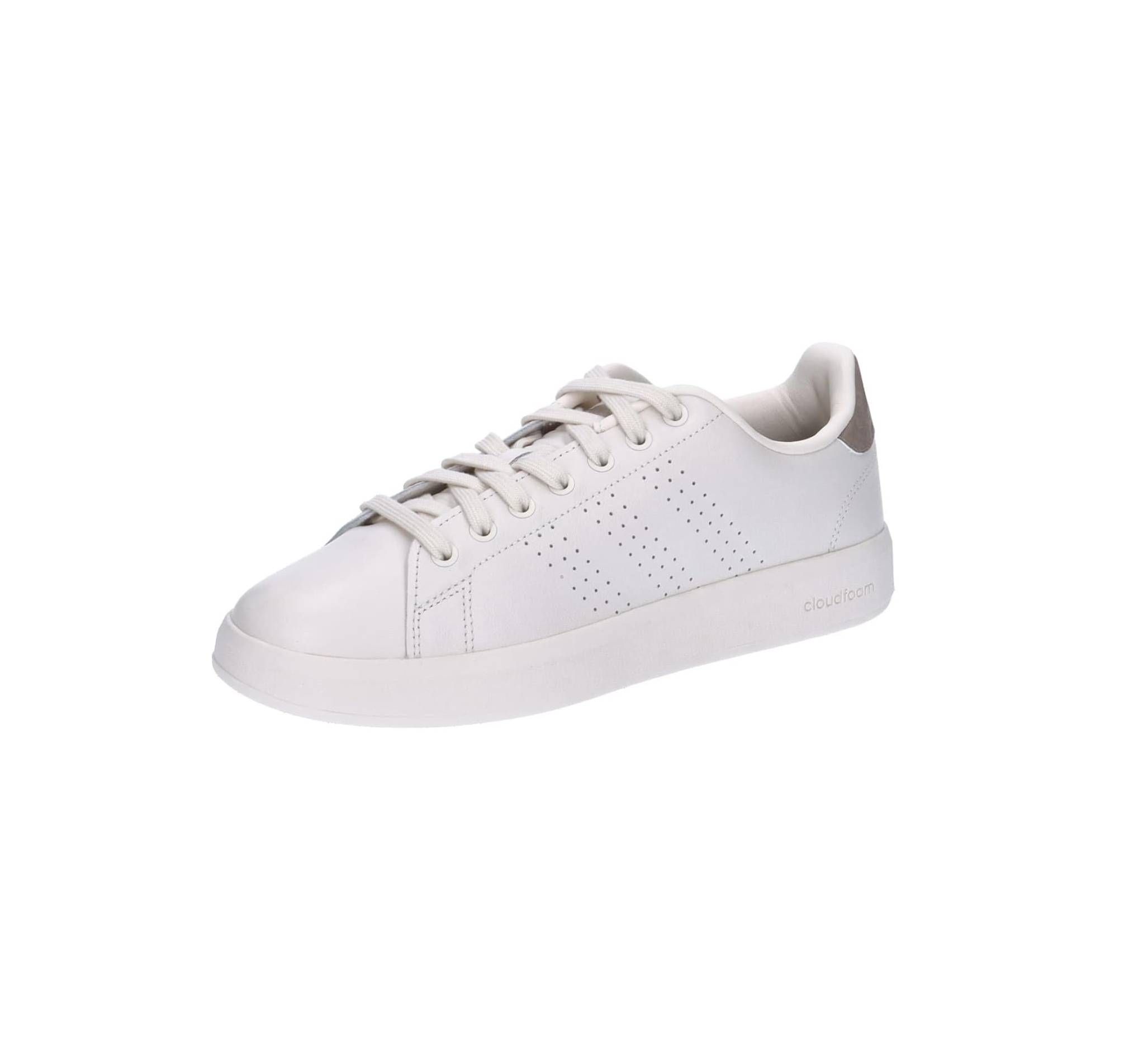 De 100 a 39 euros las zapatillas Adidas blancas de mujer atemporales que las expertas en moda combinan con pantalones y vestidos