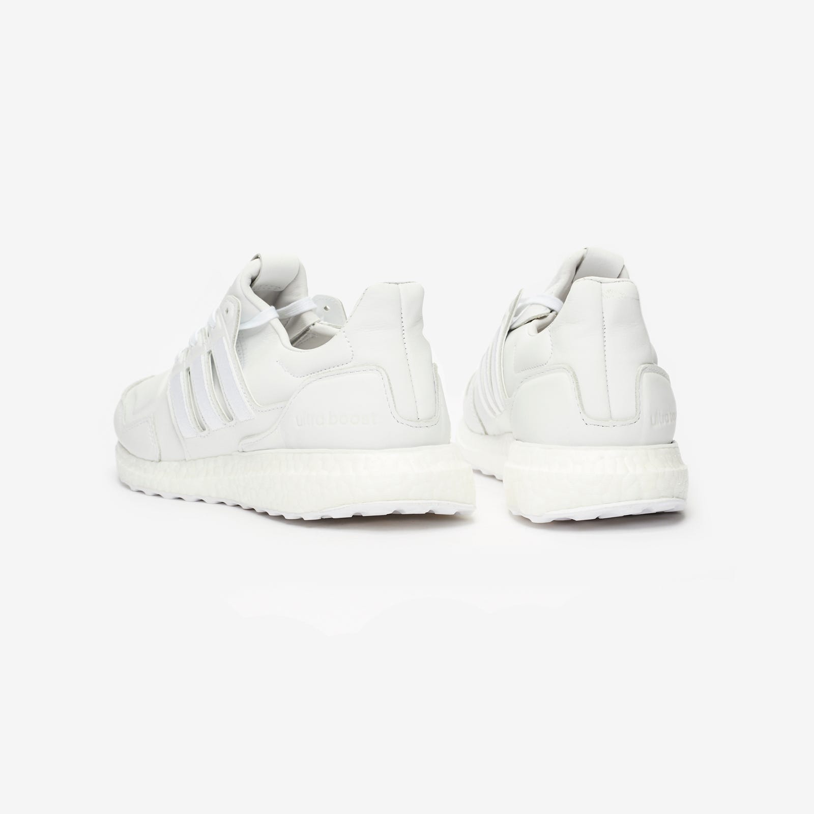 Footwear, White, Sneakers, Shoe, Sportswear, Product, Beige, Walking shoe, Plimsoll shoe, Athletic shoe, 